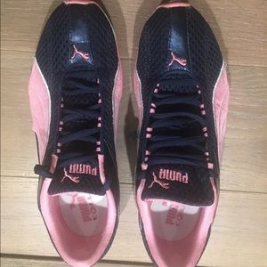 Women’s 9.5 Puma Cell Sneakers